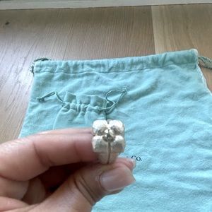 RARE AUTHENTIC Tiffany and Co. Paloma Picasso hammered flower ring size 5.5